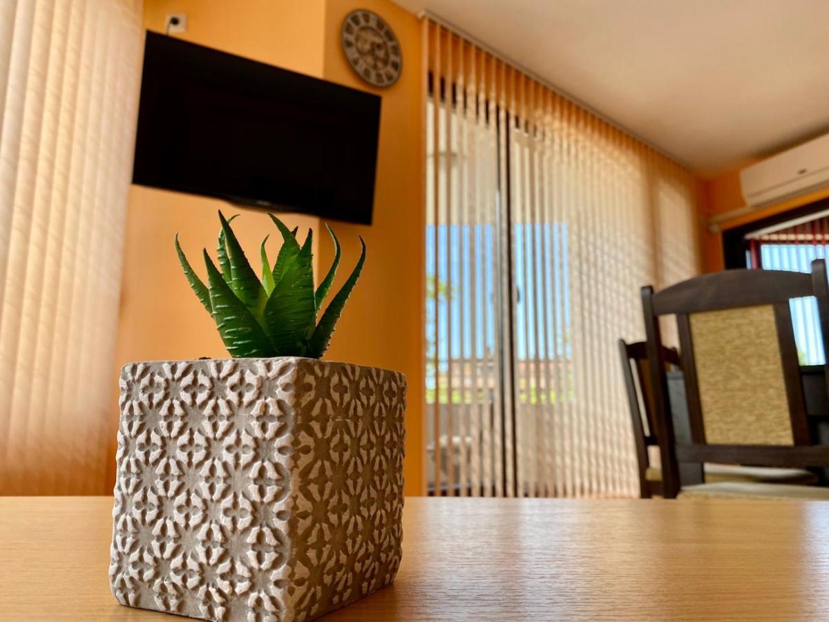 Cozy Apartment In The Center Of Primorsko Esterno foto