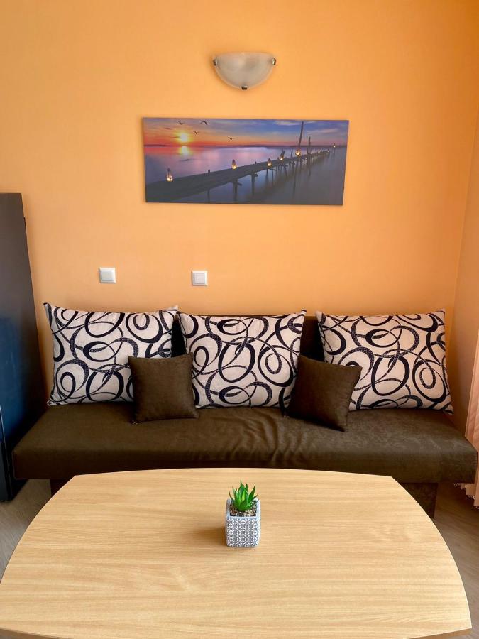 Cozy Apartment In The Center Of Primorsko Esterno foto